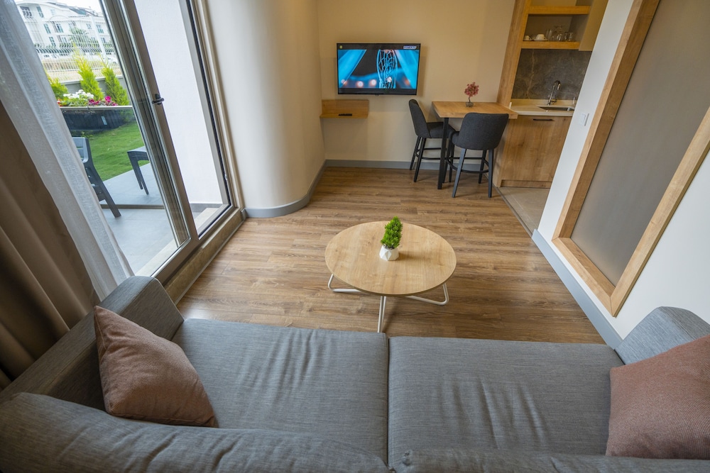 Marine Homes Lara 18