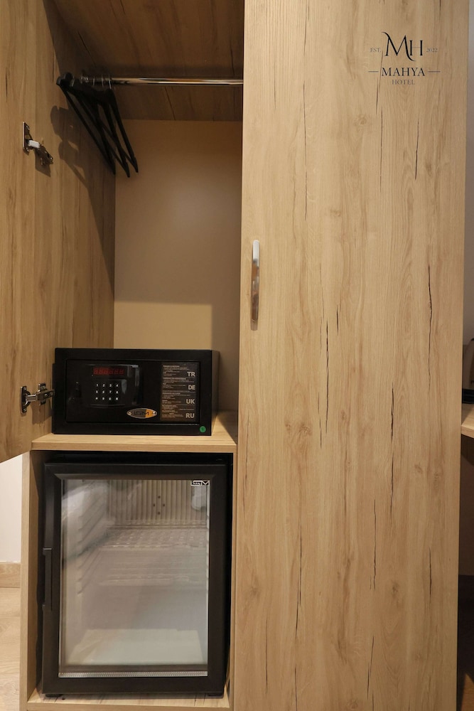 Mahya Hotel 23