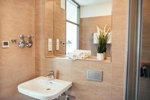 The Rix Studios & Suites 7