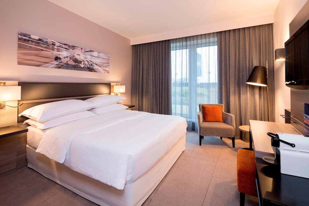 Sheraton Düsseldorf Airport Hotel 7