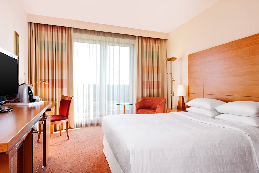 Sheraton Düsseldorf Airport Hotel 12