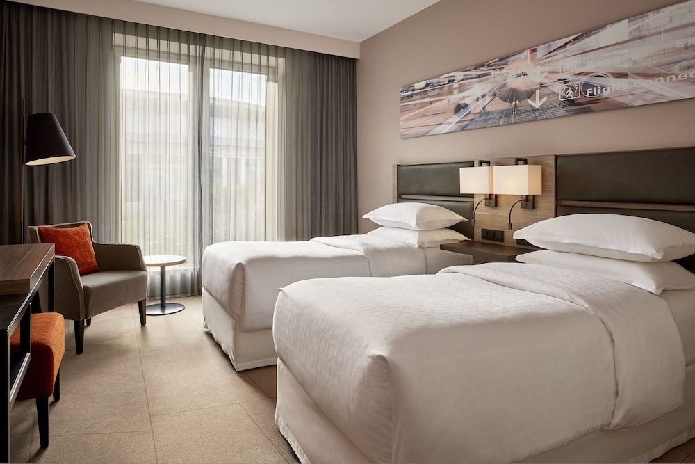 Sheraton Düsseldorf Airport Hotel 10