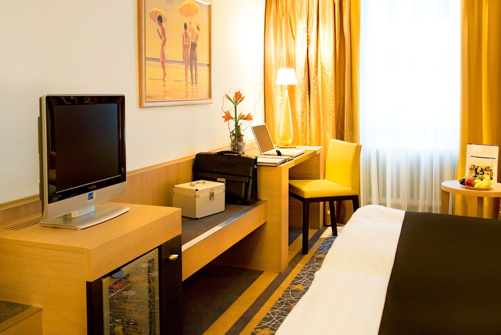 The Domicil Hotel 12