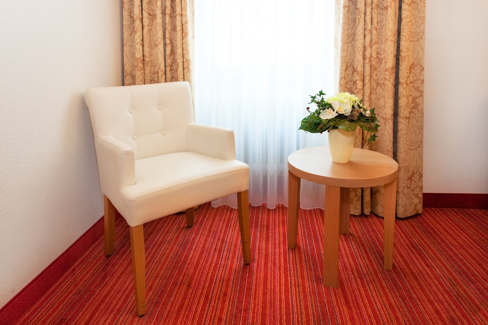 The Domicil Hotel 10