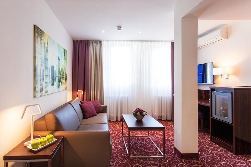 The Domicil Hotel 16