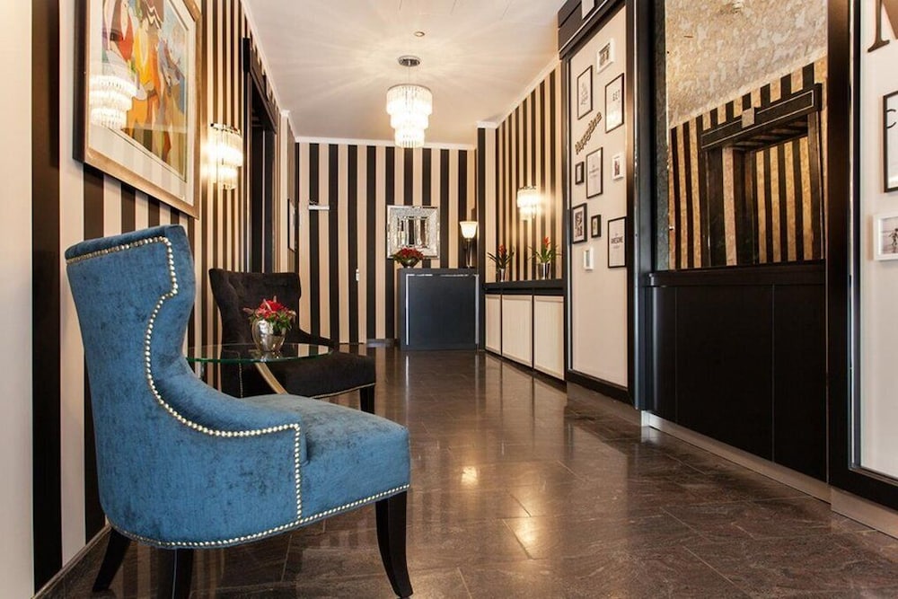 The Domicil Hotel 8