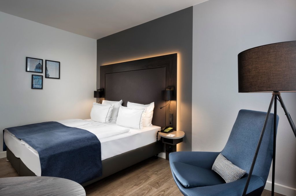 Holiday Inn Berlin - City West 10