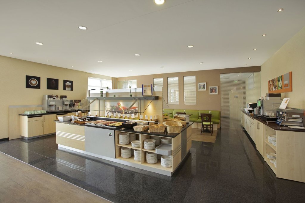 Holiday Inn Express Frankfurt Messe 8