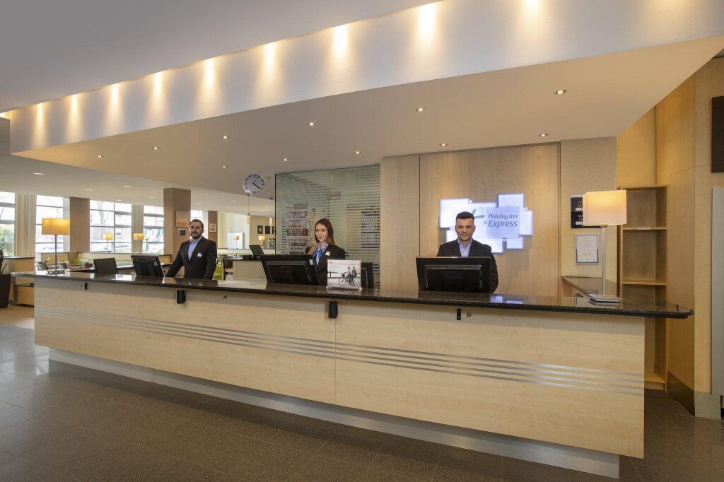 Holiday Inn Express Frankfurt Messe 22