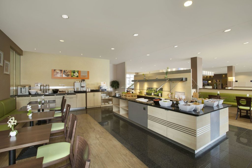 Holiday Inn Express Frankfurt Messe 14