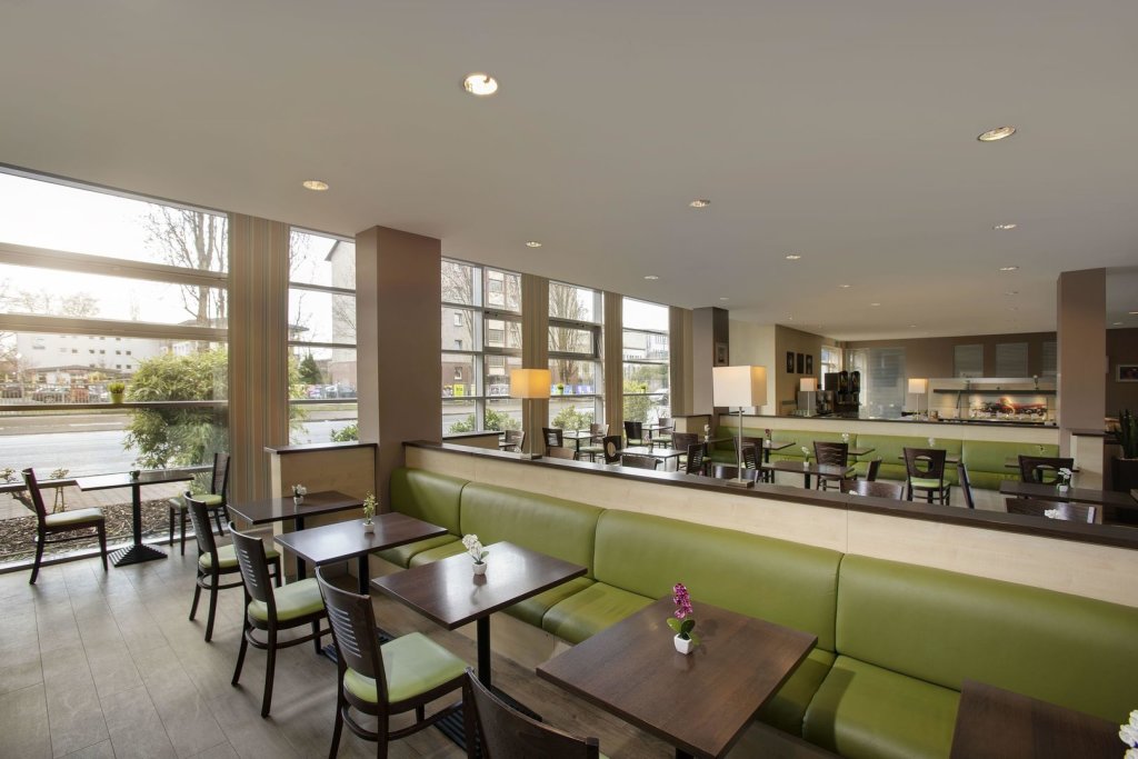 Holiday Inn Express Frankfurt Messe 13