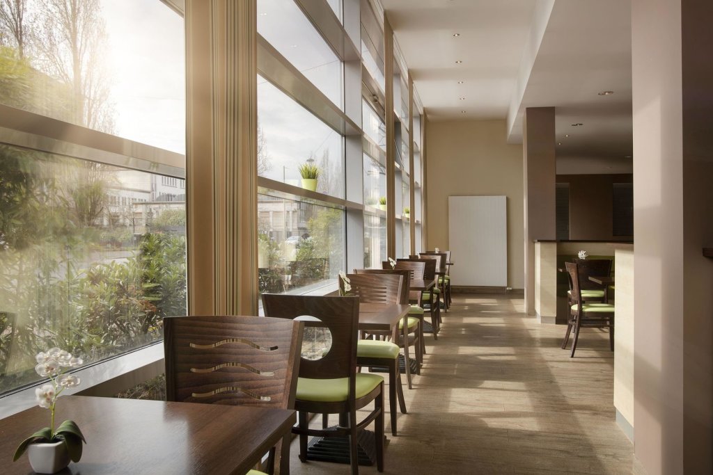 Holiday Inn Express Frankfurt Messe 10