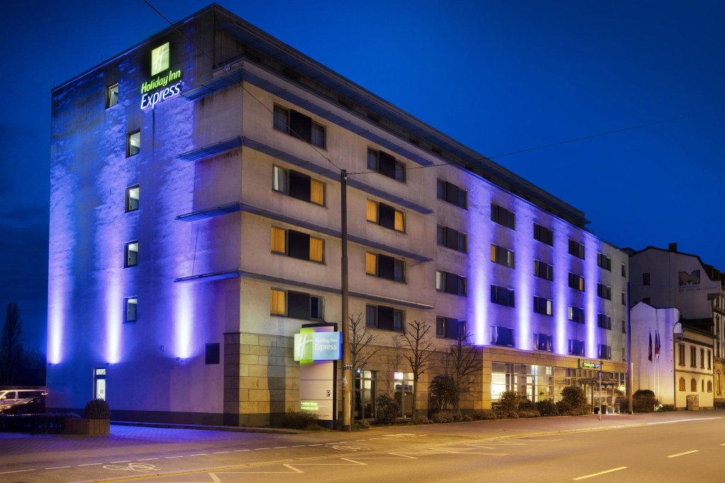 Holiday Inn Express Frankfurt Messe 21