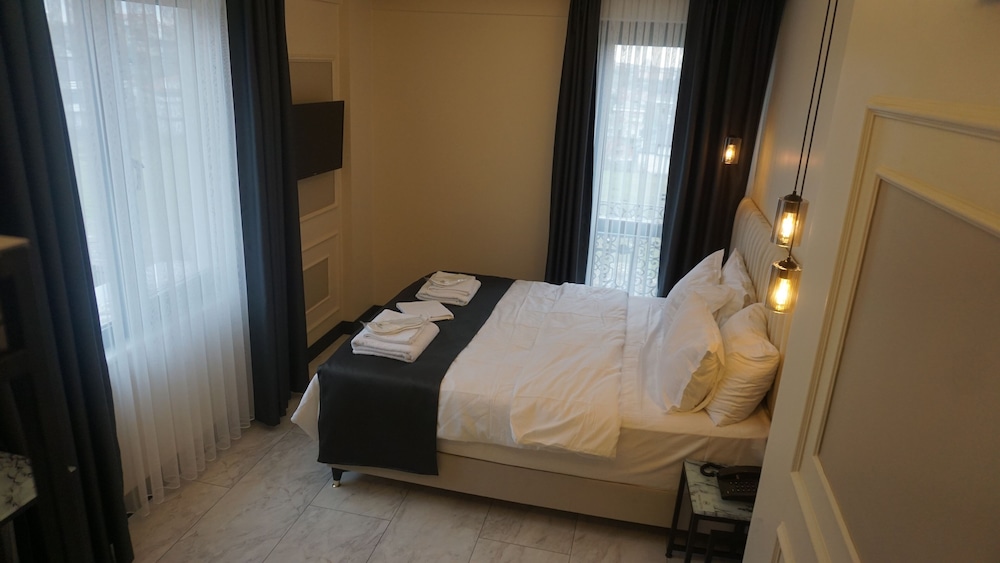D Twins Airport Hotel 4