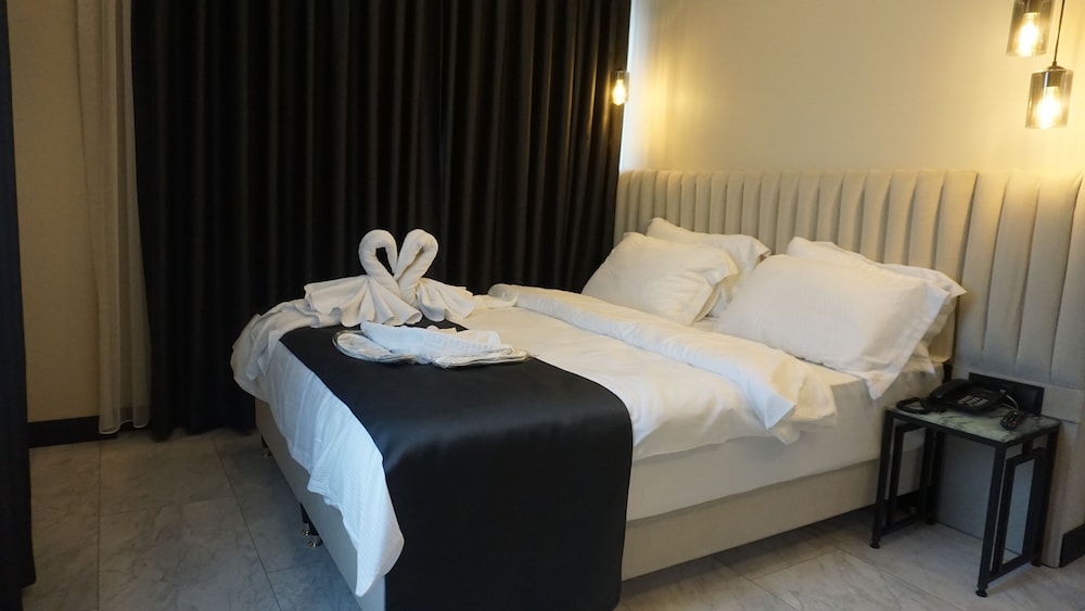 D Twins Airport Hotel 11