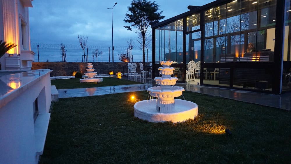 D Twins Airport Hotel 1