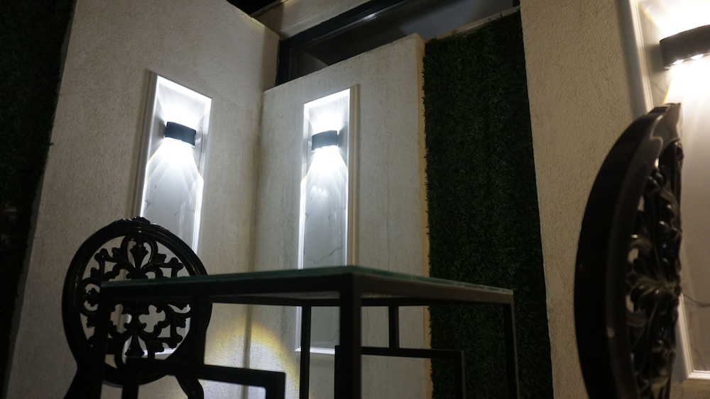 D Twins Airport Hotel 22