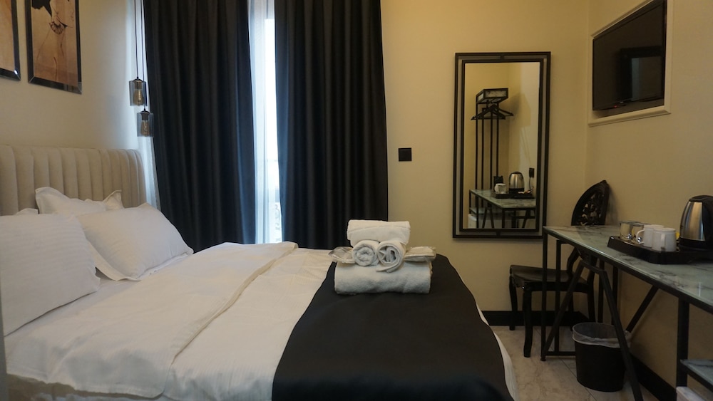 D Twins Airport Hotel 3