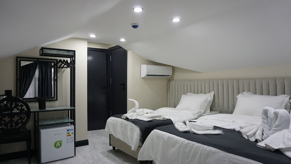 D Twins Airport Hotel 20