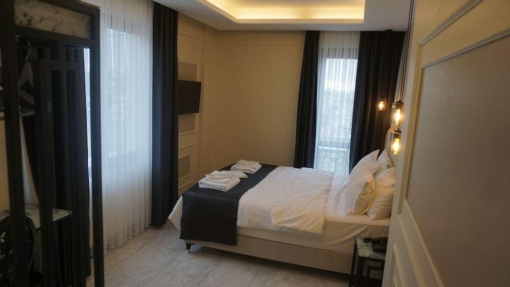 D Twins Airport Hotel 5