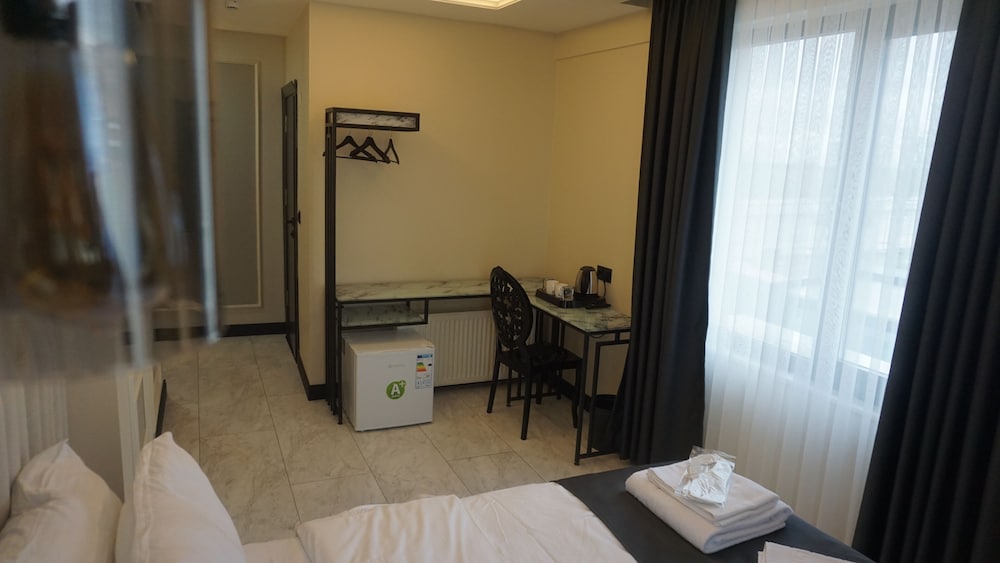 D Twins Airport Hotel 12