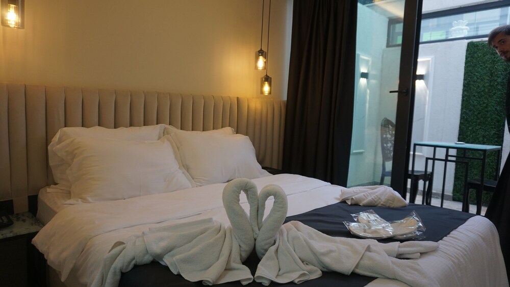 D Twins Airport Hotel 7