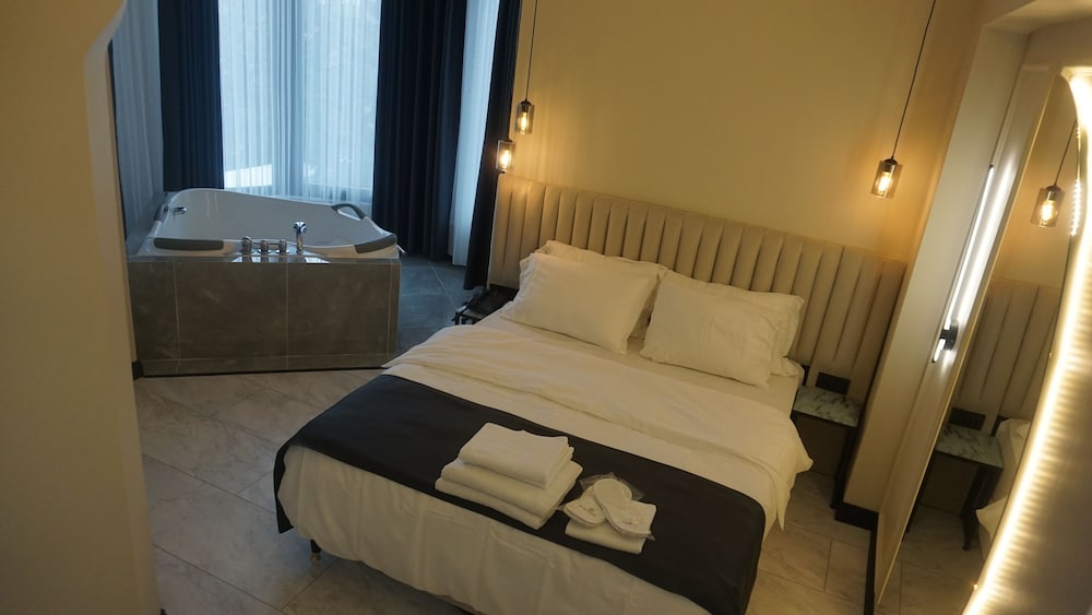 D Twins Airport Hotel 9
