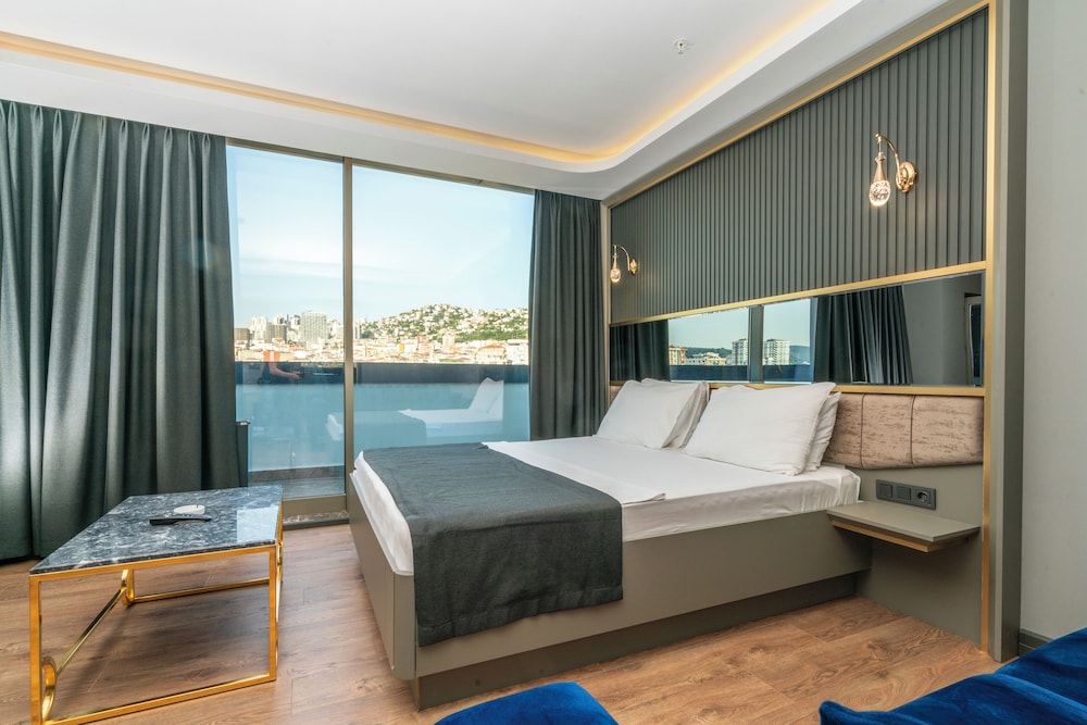 216 Ruby Suite 10