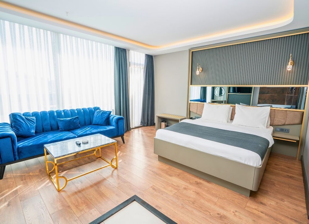 216 Ruby Suite 19