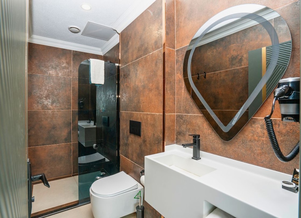 216 Ruby Suite 22