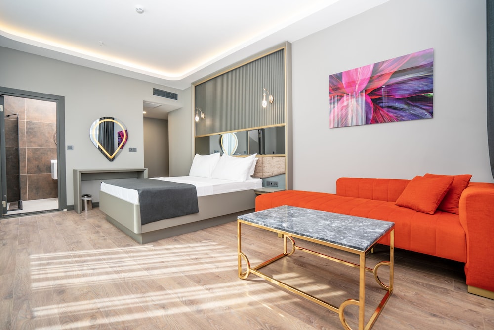 216 Ruby Suite 5