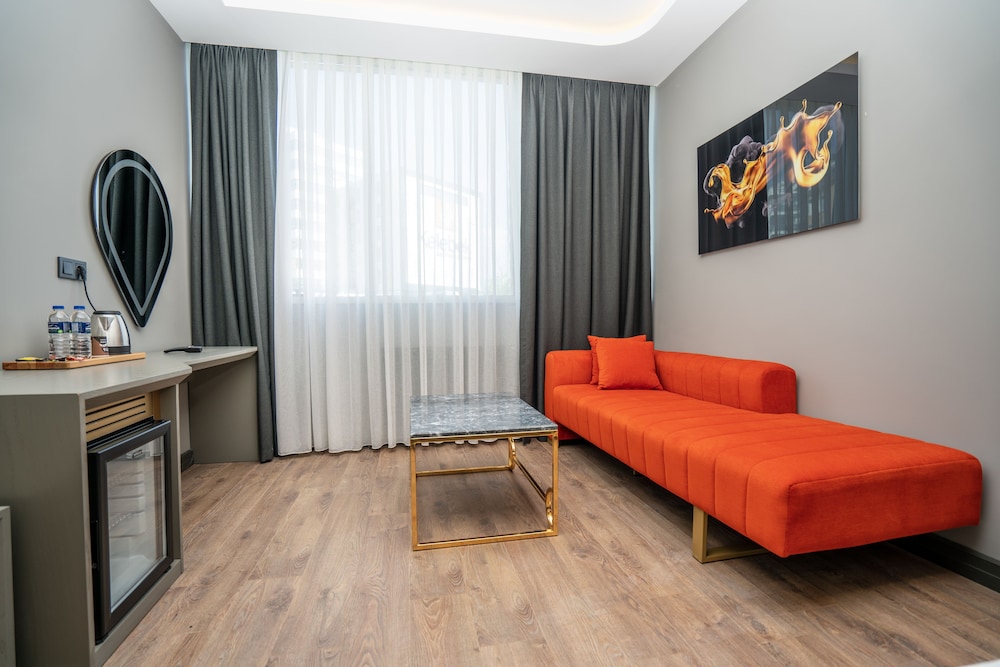 216 Ruby Suite 24