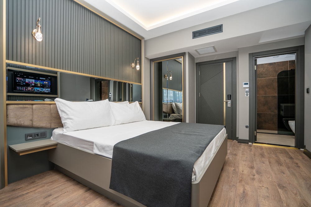 216 Ruby Suite 7
