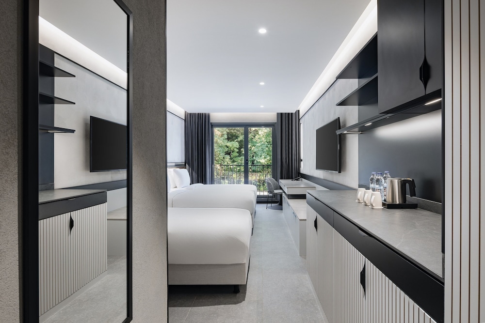 Inventist Hotel Sports Academy 10