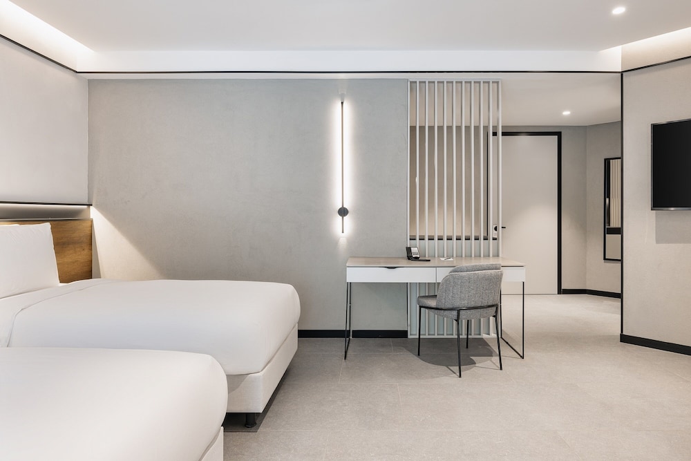 Inventist Hotel Sports Academy 17