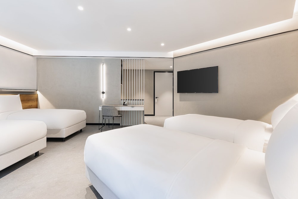 Inventist Hotel Sports Academy 15