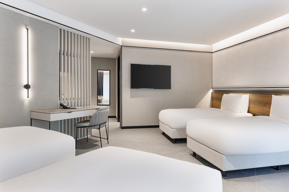 Inventist Hotel Sports Academy 18