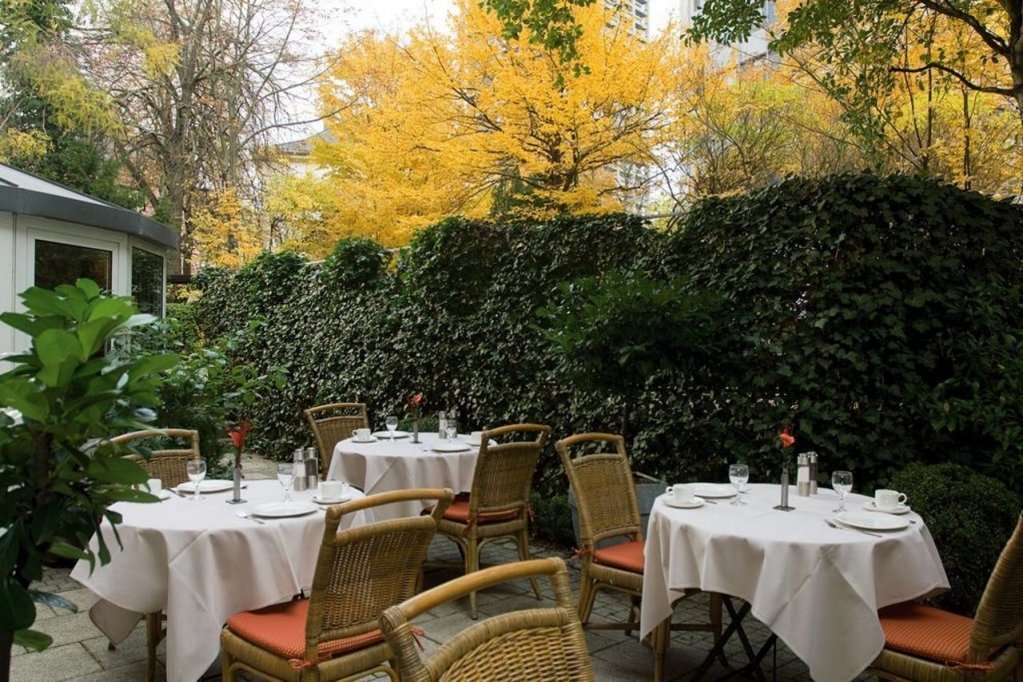 NH Frankfurt Villa 2