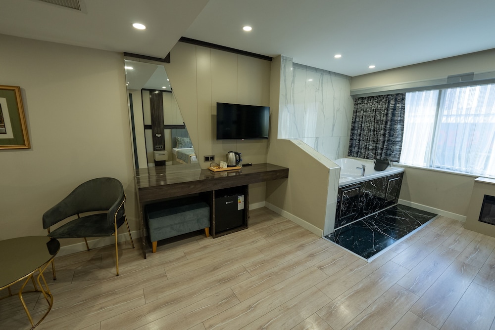 Meros Hotel 24