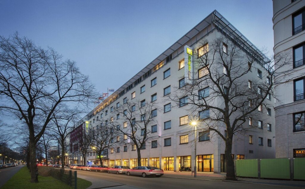 Holiday Inn Express Berlin City Centre 18