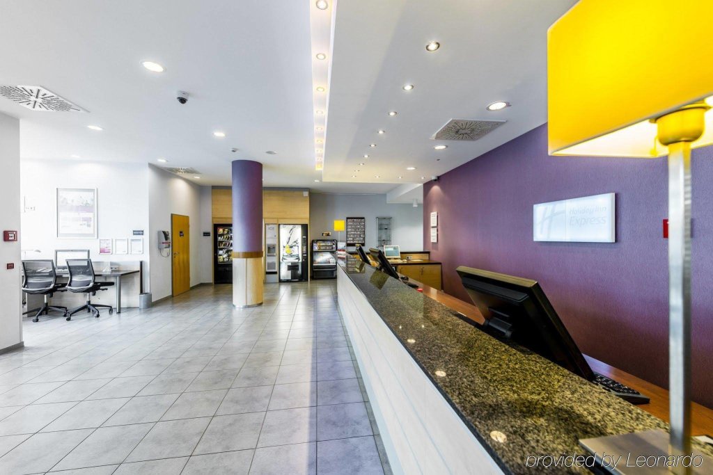 Holiday Inn Express Berlin City Centre 2