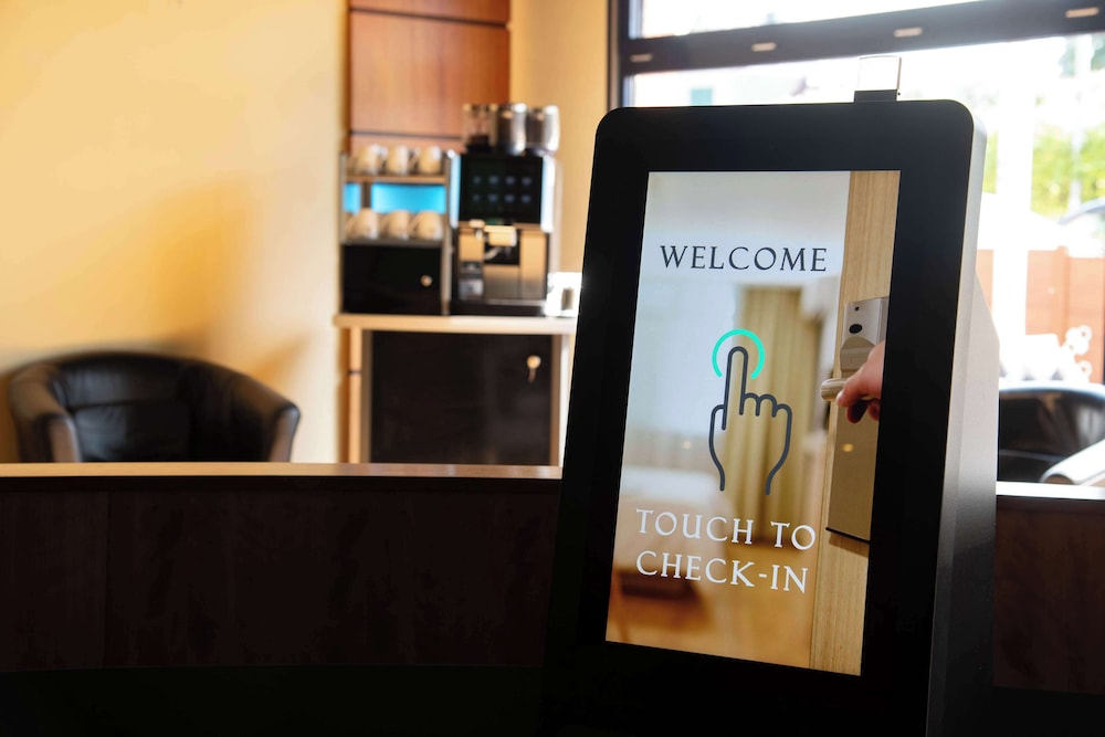 Best Western Premier Airporthotel Berlin 5
