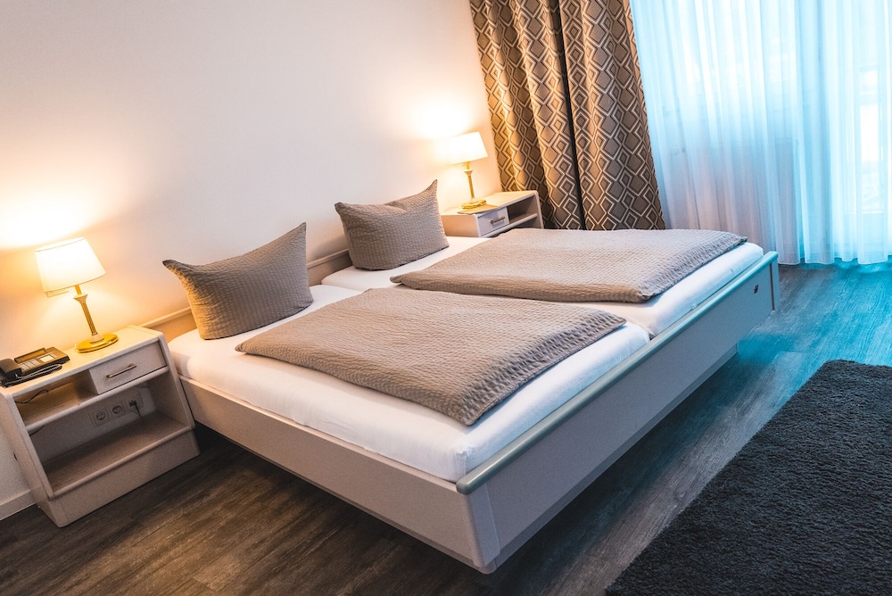 Hotel zur Post - Füllenbach 18