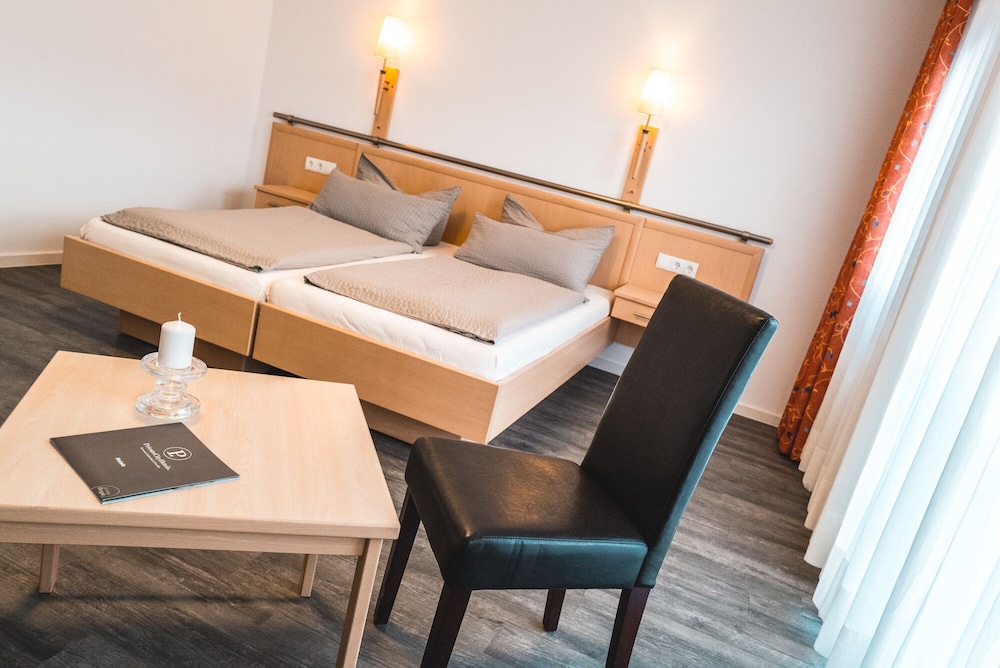 Hotel zur Post - Füllenbach 14