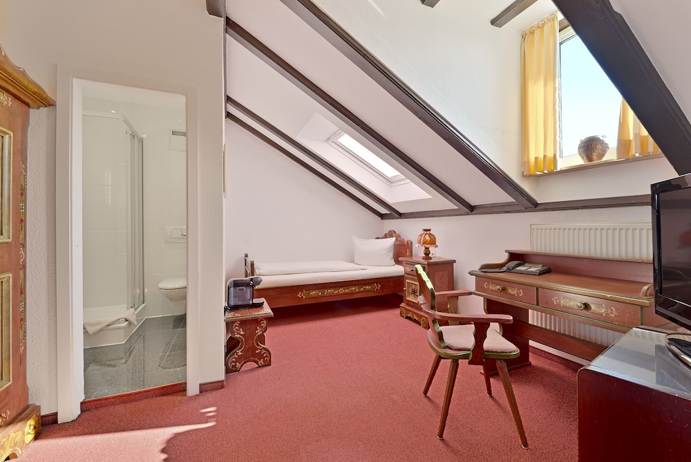 Hotel zur Post - Füllenbach 17