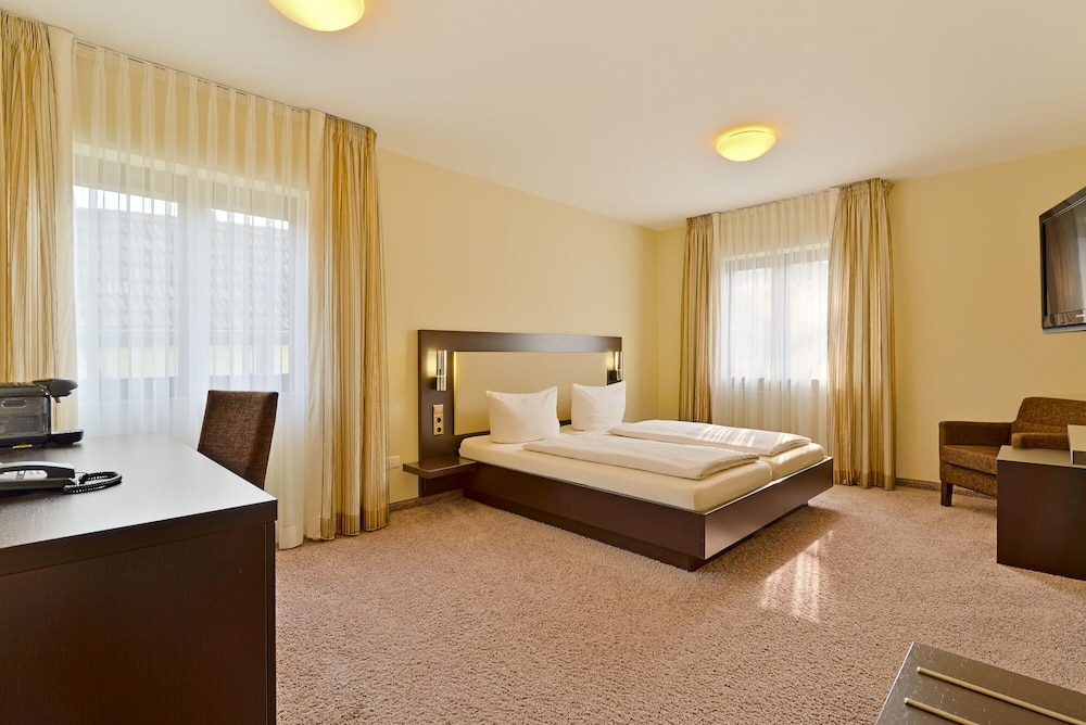 Hotel zur Post - Füllenbach 9
