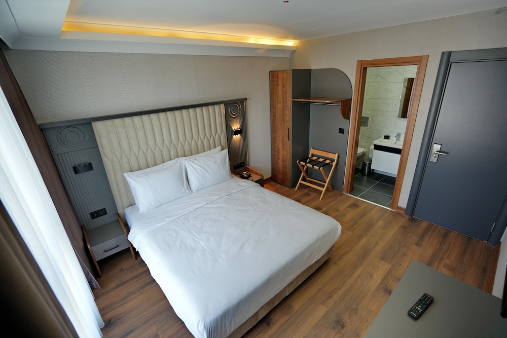 Shelton Airport Otel 17