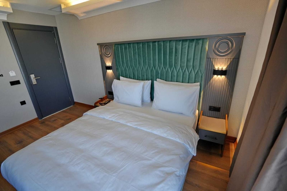 Shelton Airport Otel 19