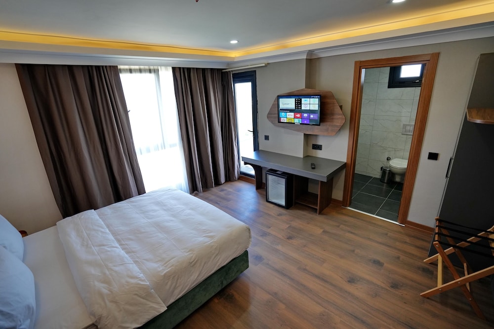 Shelton Airport Otel 10