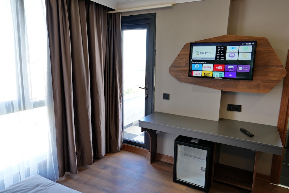 Shelton Airport Otel 11